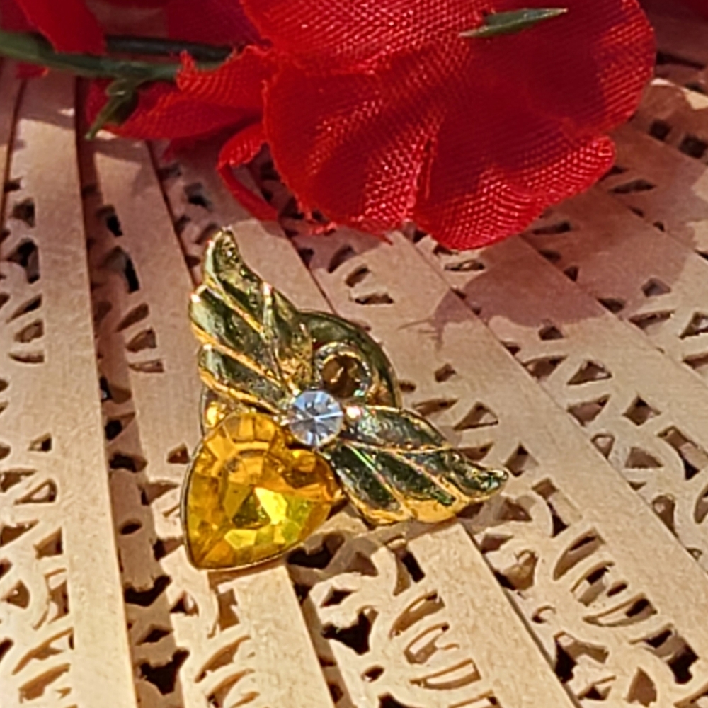 Elegant Gold Pin heart Shape Angel Pin Jewelry Piece